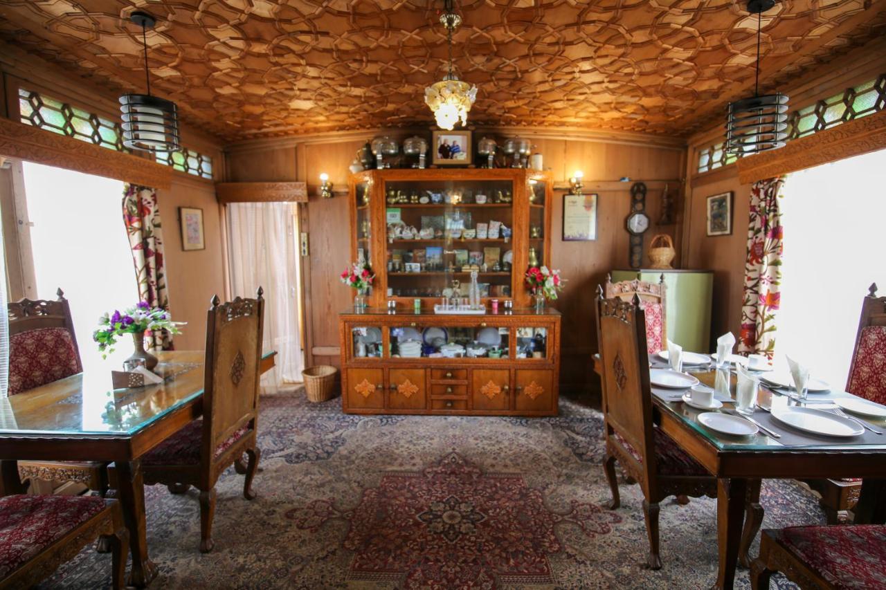 The Shelter Group Of Houseboats & Tour Organiser Srīnagar Zewnętrze zdjęcie