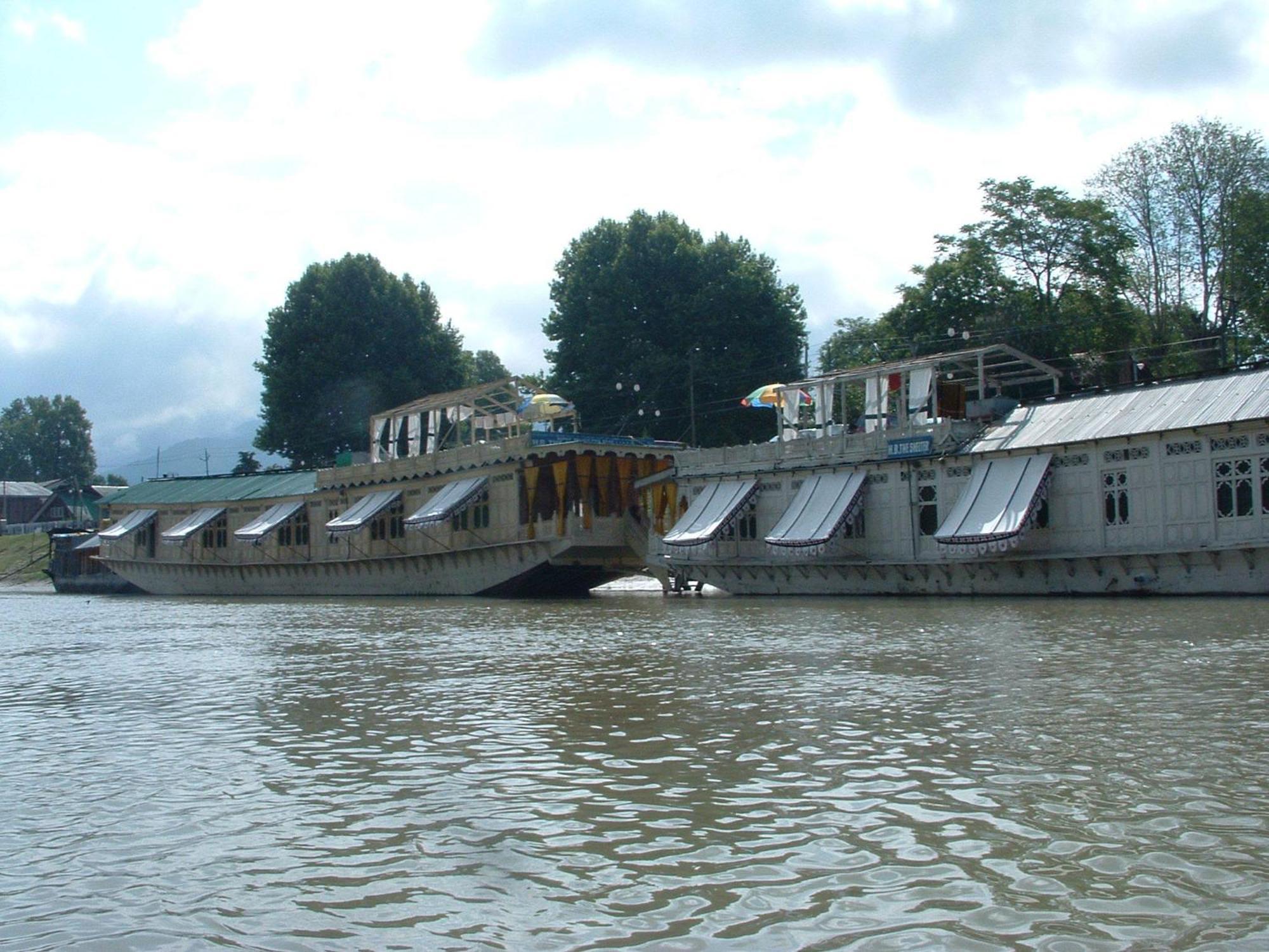 The Shelter Group Of Houseboats & Tour Organiser Srīnagar Zewnętrze zdjęcie